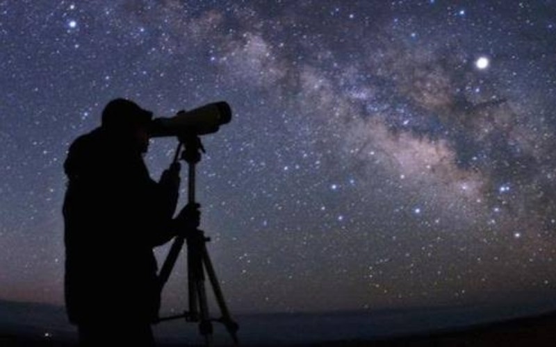 Ahli Astronomi 290121