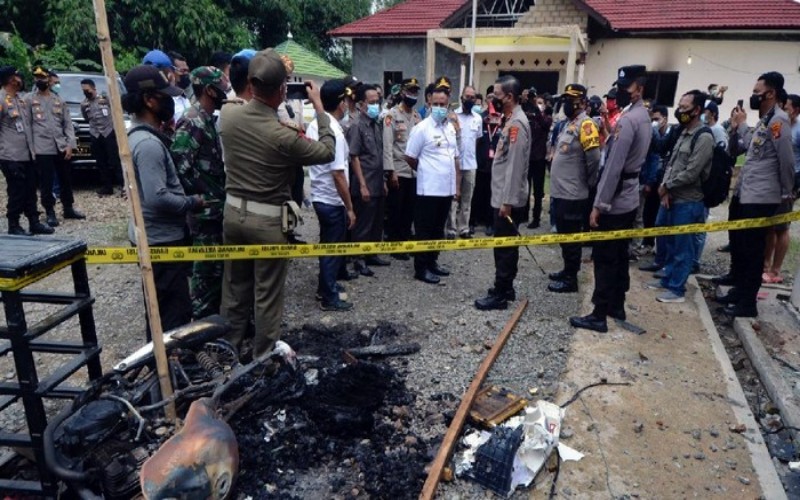 pascapembakaran-polsek-candipuro-lampung-selatan-4_169_copy_800x500