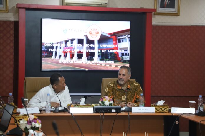 FH-Unila-Sambut-Monash-University-c-696x464