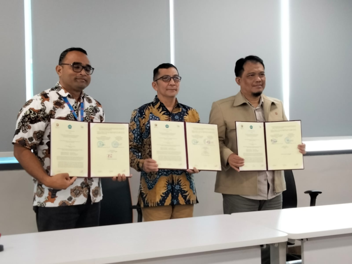 Kerjasama-Tripartit-FMIPA-BRIN-PT-IES-Perkuat-Kegiatan-Research-dan-MBKM-2-696x522