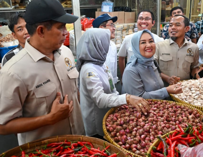 Dwita Ria Gunadi saat meninjau stok pangan di Pasar Gede, Semarang, menjelang Bulan Ramadan. | ist Dwita Ria Gunadi saat meninjau stok pangan di Pasar Gede, Semarang, menjelang Bulan Ramadan. | ist