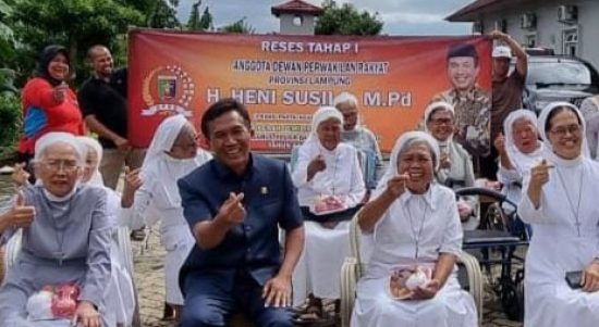 Anggota DPRD Lampung Fraksi PKS, Heni Susilo berkunjung ke Rumah Bahagia Vita Grasia, Gisting, Tanggamus. | Ist