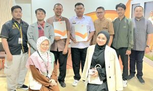Foto bersama pengurus Komite Nasional OSIS dan Rumah Zakat usai penandatanganan MOU. | ist