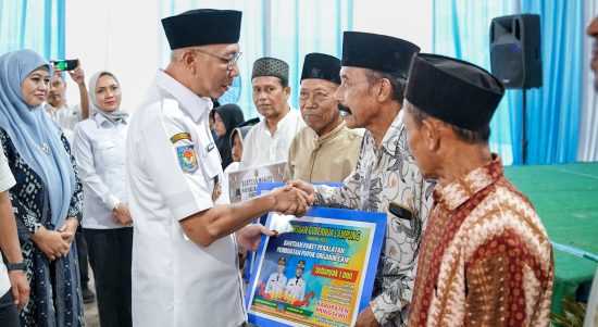Gubernur Safari Ramadan ke Pringsewu dan Peletakan Batu Pertama Pembangunan Jalan Rejosari