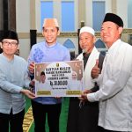 Bupati Lamsel Radityo Egi Pratama menyambut kehadiran Tim Pemprov Lampung yang melakukan Safari Ramadan di Masjid Agung Kalianda. | Dok. Diskominfo Lamsel