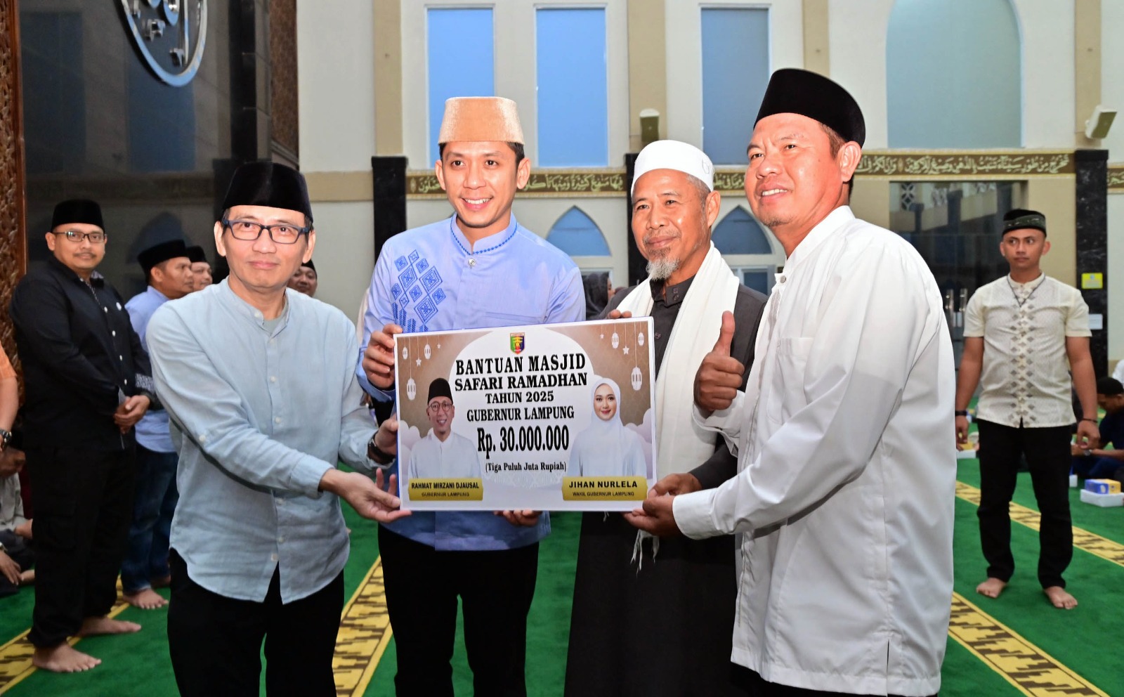 Bupati Lamsel Radityo Egi Pratama menyambut kehadiran Tim Pemprov Lampung yang melakukan Safari Ramadan di Masjid Agung Kalianda. | Dok. Diskominfo Lamsel Bupati Lamsel Radityo Egi Pratama menyambut kehadiran Tim Pemprov Lampung yang melakukan Safari Ramadan di Masjid Agung Kalianda. | Dok. Diskominfo Lamsel