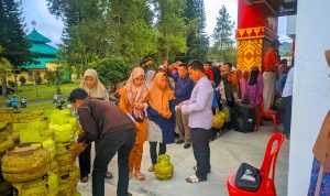 Operasi Pasar Gas 3 kilogram digelar oleh Dinas Koperasi, UKM, dan Perdagangan Lampung Barat menjelang Idul Fitri. | ist