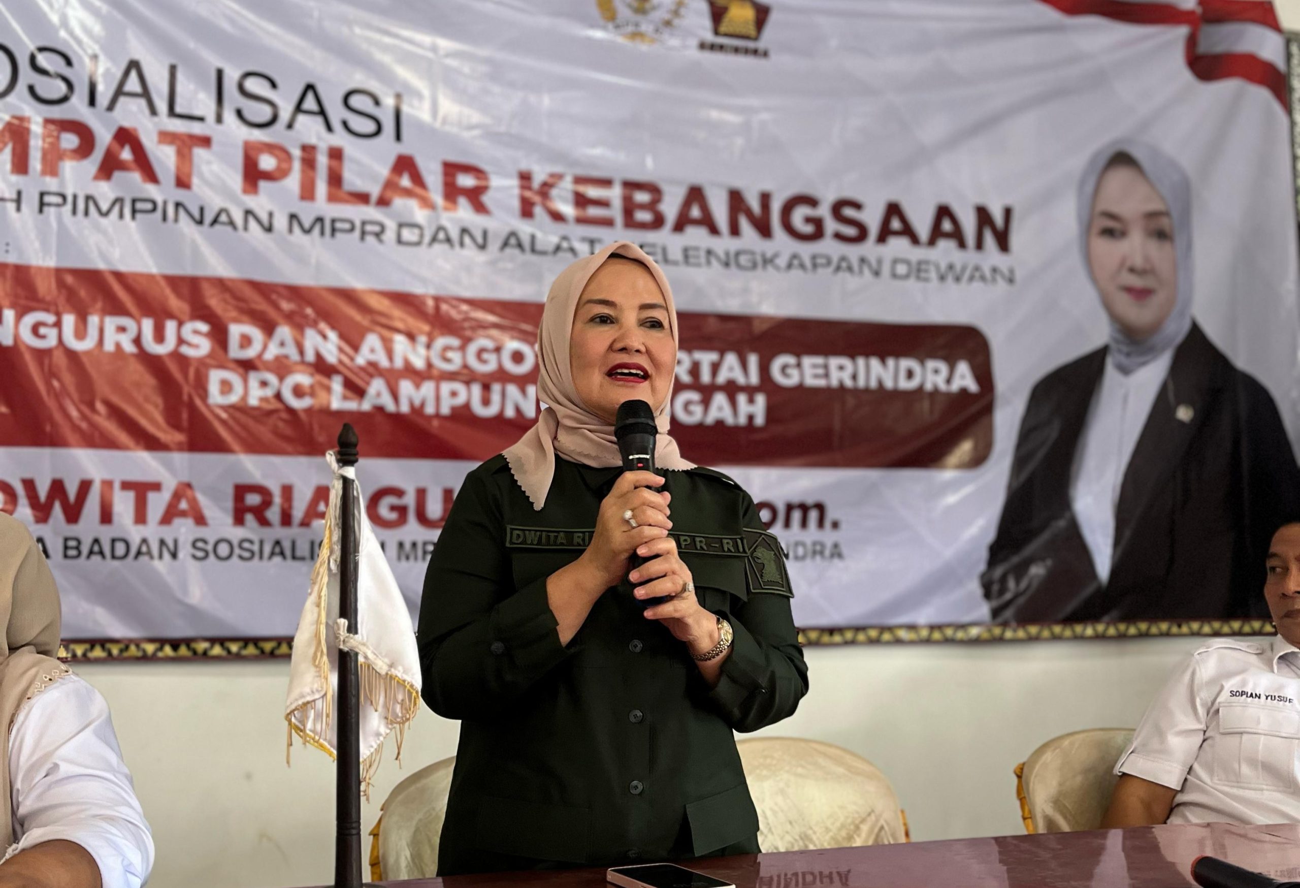 Dwita Ria Gunadi memberikan sosialisasi empat pilar kebangsaan di DPC Gerindra Lampung Tengah. | ist