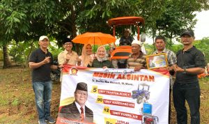 Dwita Ria Salurkan Alsintan Rp2,05 Miliar di Tengah Hujan, Dukung Prabowo Wujudkan Swasembada Pangan