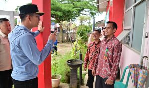 Bupati Lampung Selatan Radityo Egi Pratama saat melakukan sidak ke Puskesmas Hajimena. | ist