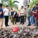Tinjau Jalan Rusak di Hajimena, Bupati Egi: Tahun Ini Kita Perbaiki