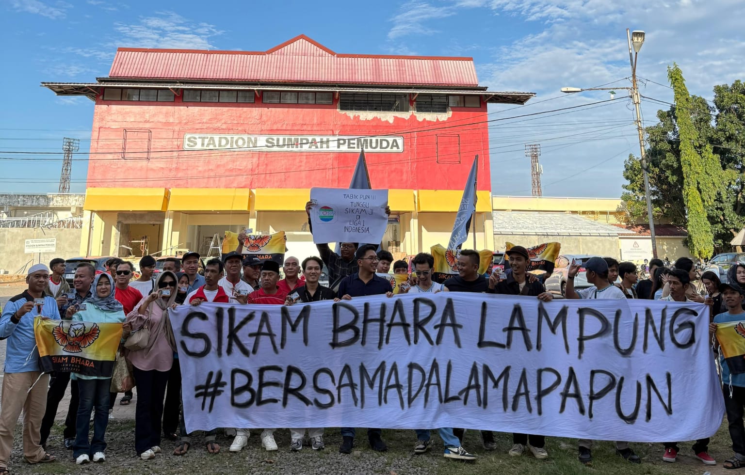Resmi Dideklarasikan! SIKAMBHARA Siap Dukung Bhayangkara Presisi Lampung FC di Liga 1 SIKAMBHARA resmi dideklarasikan sebagai pendukung setia klub Bhayangkara Presisi Lampung FC (BPLFC)