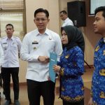 Bupati Lamsel Serahkan SK Pengangkatan CPNS dan PPPK Formasi Tahun 2024 Bupati Lamsel Serahkan SK Pengangkatan CPNS dan PPPK Formasi Tahun 2024
