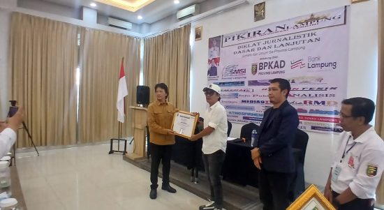 Ketua IJP Lampung Abung Mamasa menjadi pemateri pelatihan jurnalistik