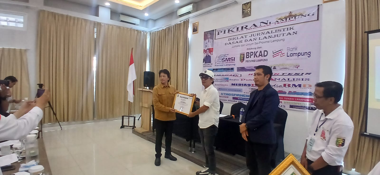 Ketua IJP Lampung Abung Mamasa menjadi pemateri pelatihan jurnalistik