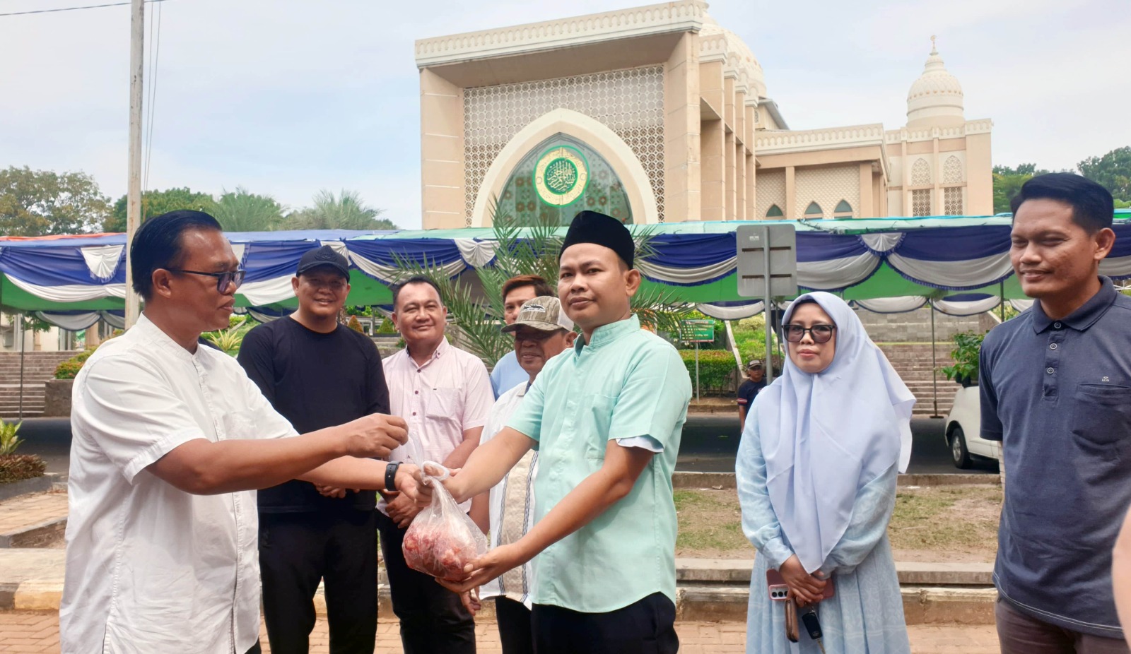 Pemkab Lamsel Berbagi Daging Kurban untuk Jurnalis, Simbol Kebersamaan di Hari Raya