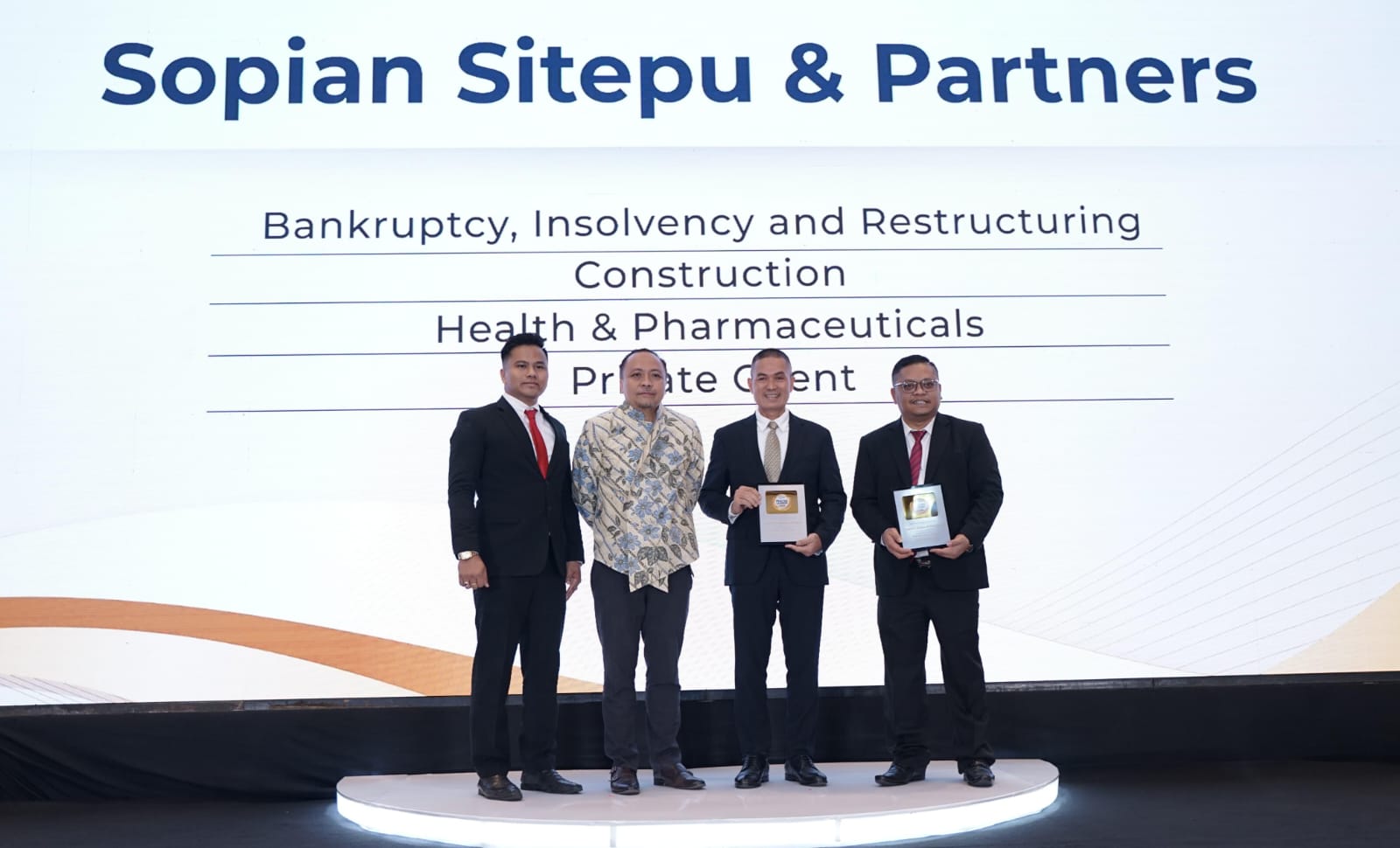 Sopian Sitepu & Partners Sabet 6 Penghargaan Bergengsi di Hukumonline Awards 2025