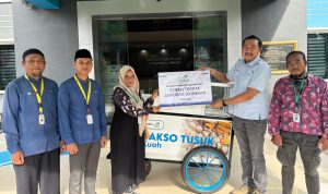 PLN NP UP Bandar Lampung dan DT Peduli Lampung Salurkan Bantuan Gerobak untuk Korban Banjir