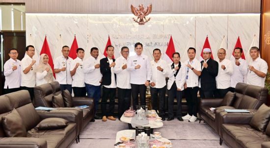 Bupati Lampung Selatan Radityo Egi Pratama, saat menerima audiensi pengurus Dekopin di ruang Kerja Bupati, Rabu, 2 Juli 2025. | ist