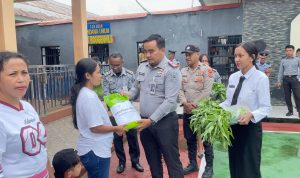 Rutan Ambon bagikan hasil kebun kepada keluarga warga binaan