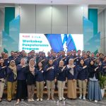 General Manager PLN UID Lampung (tengah), Rizky Mochamad dan jajaran Senior Manager berfoto bersama pesertw Workshop penyelarasan Program X Man 4 Expert di Aula PLN UID Lampung