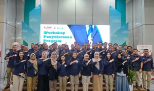 General Manager PLN UID Lampung (tengah), Rizky Mochamad dan jajaran Senior Manager berfoto bersama pesertw Workshop penyelarasan Program X Man 4 Expert di Aula PLN UID Lampung