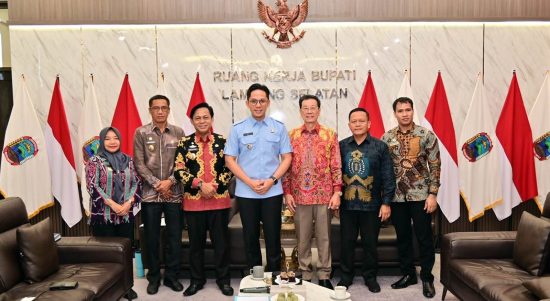 Audiensi CEO El John Indonesia, Johnnie Sugiarto, bersama Bupati Lampung Selatan Radityo Egi Pratama beserta jajaran. | ist