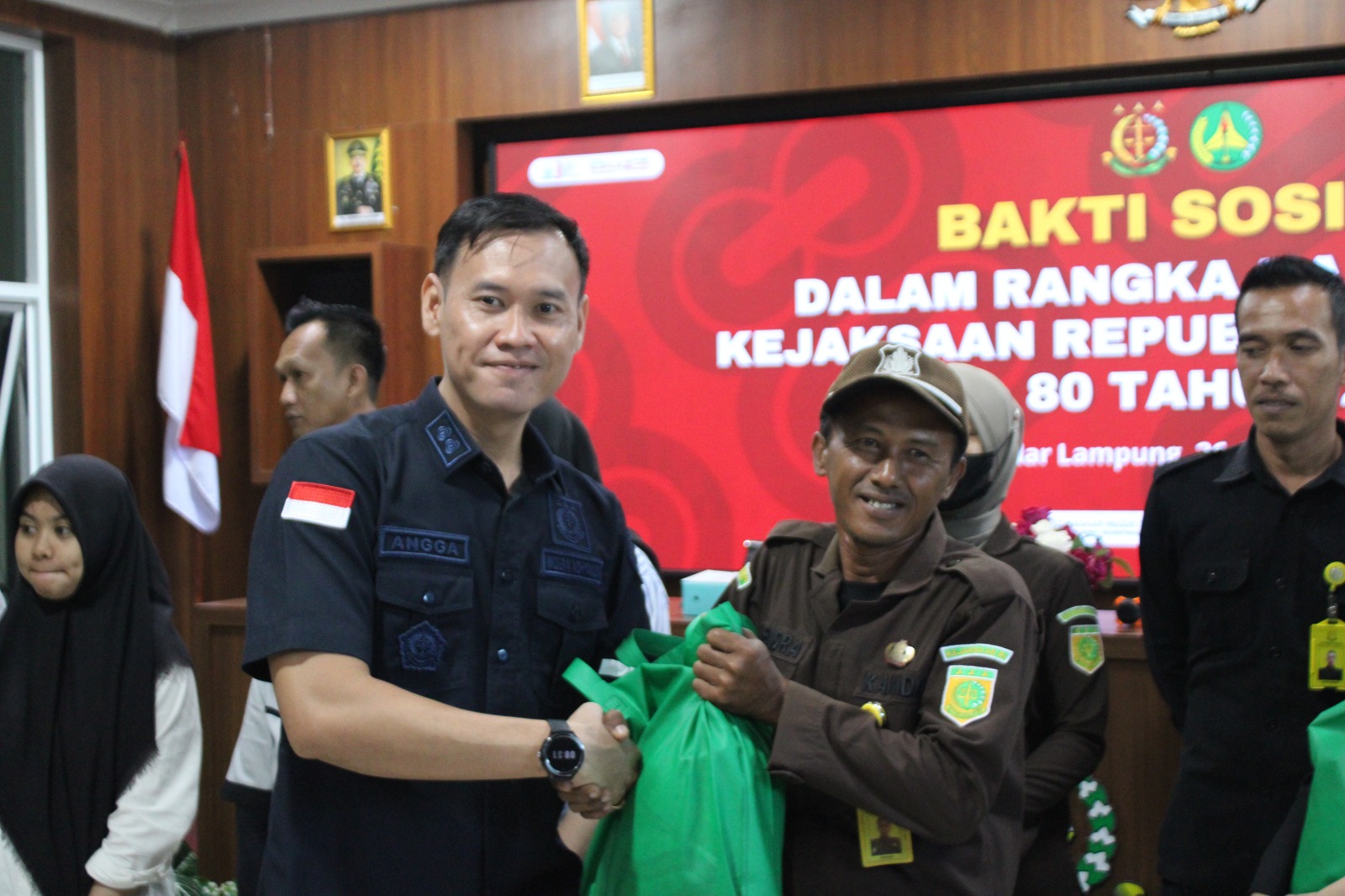 Kejari Kejari Bandar Lampung menggelar Bakti Sosial dan Anjangsana di HUT Kejaksaan ke-80. | ist