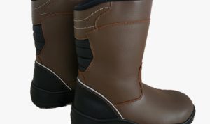 Perta Shoes, APD yang diinisiasi PT Patra Drilling Contractor dalam meningkatkan komitmen keselamatan kerja. | Ist