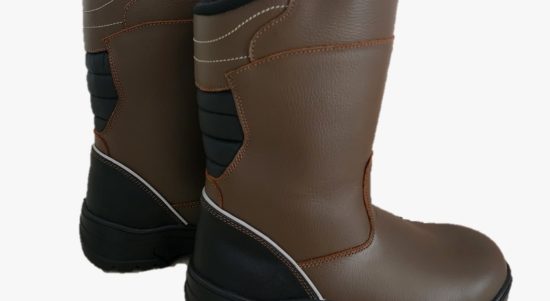 Perta Shoes, APD yang diinisiasi PT Patra Drilling Contractor dalam meningkatkan komitmen keselamatan kerja. | Ist