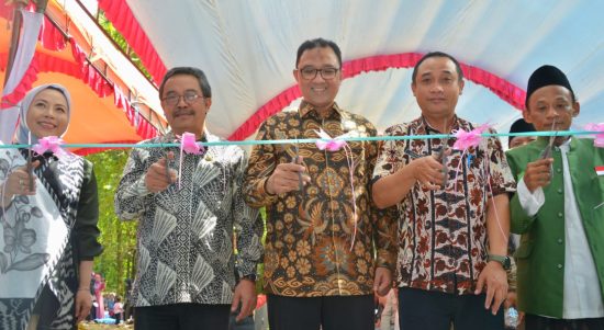 rumah produksi tempe di Pondok Pesantren Tarbiyatul Ath’fal, Indramayu, Jawa Barat