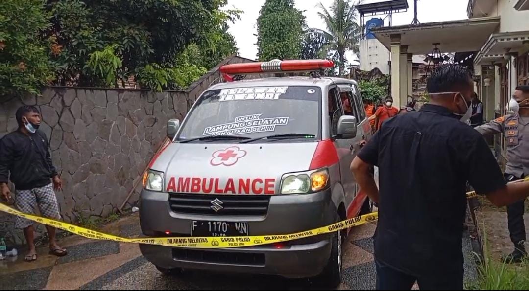 Mayat tanpa busana membusuk di rumahnya di Karang Anyar