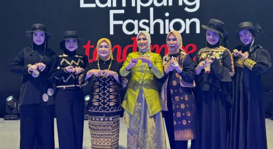 Mighrul Lampung Bersatu Tampil Memukau di Ajang Lampung Fashion Tendance 2025
