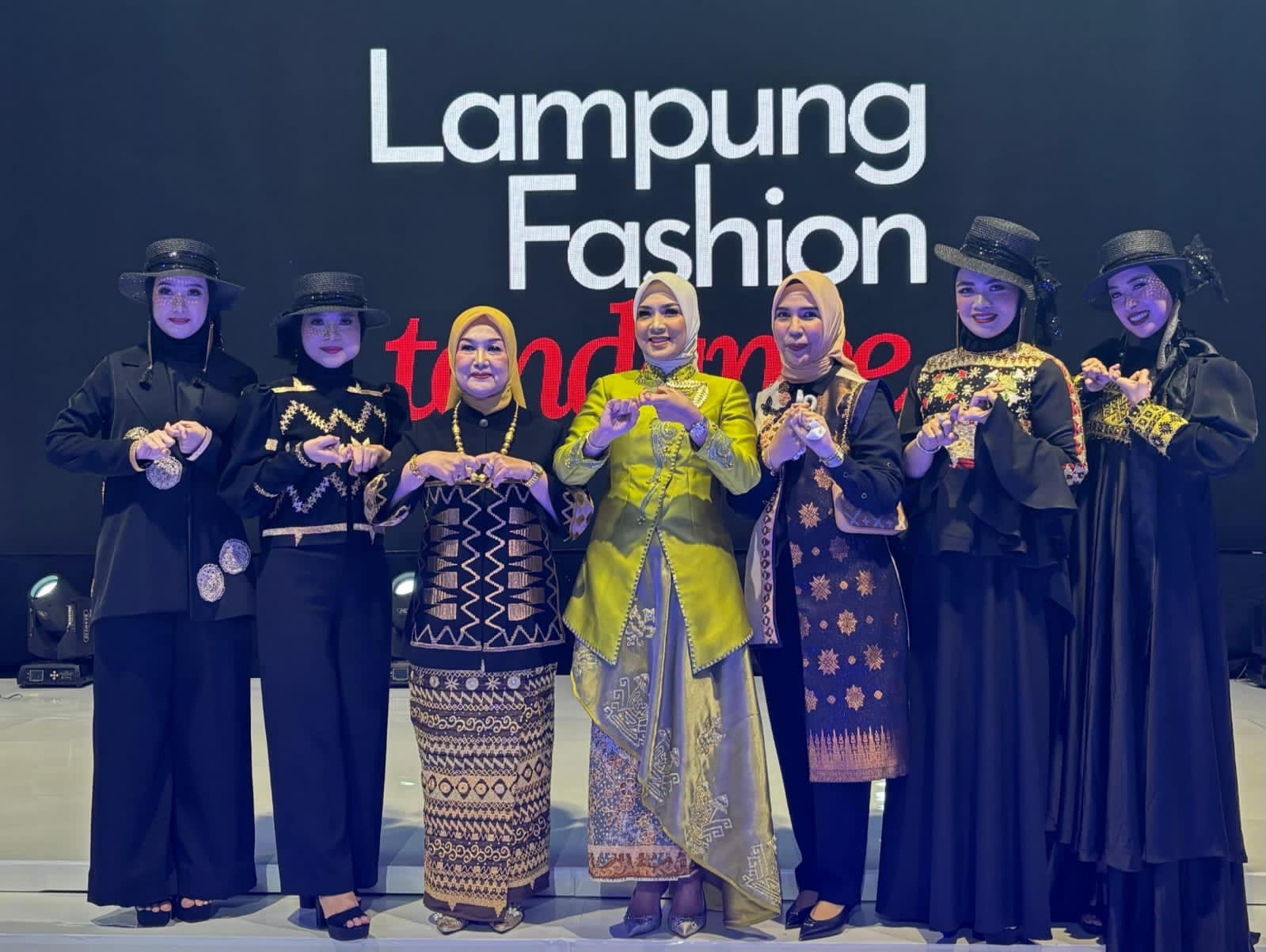 Mighrul Lampung Bersatu Tampil Memukau di Ajang Lampung Fashion Tendance 2025