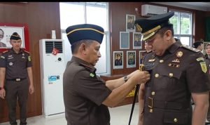 Kajari Bandar Lampung, Baharuddin, melantik Arie Apriansyah, sebagai Kepala Seksi Tindak Pidana Khusus Kejari Bandar Lampung. | ist