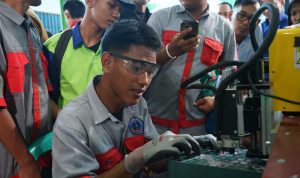 PLN UID Lampung Perkuat Pendidikan Vokasi Lewat Pelatihan Perakitan Baterai Motor Listrik