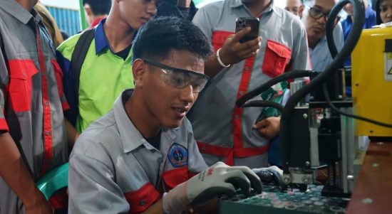 PLN UID Lampung Perkuat Pendidikan Vokasi Lewat Pelatihan Perakitan Baterai Motor Listrik