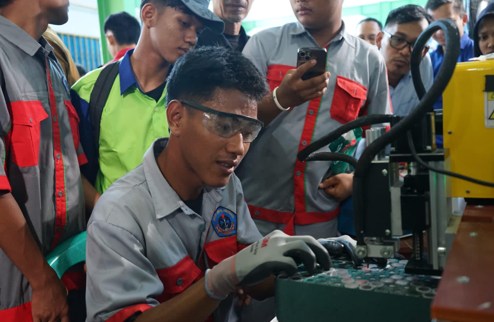 PLN UID Lampung Perkuat Pendidikan Vokasi Lewat Pelatihan Perakitan Baterai Motor Listrik