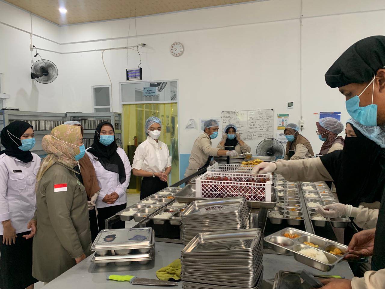 Dua Legislator Gerindra Kunjungi SPPG Bandar Lampung, Apresiasi Dapur Bergizi Berstandar Nasional Dua Legislator Gerindra Kunjungi SPPG Bandar Lampung, Apresiasi Dapur Bergizi Berstandar Nasional