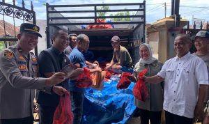 Dwita Ria Gunadi bersama KKP salurkan 1 ton ikan nila segar untuk 500 KK di Lampung Timur, dorong konsumsi ikan bermutu dan pencegahan stunting.