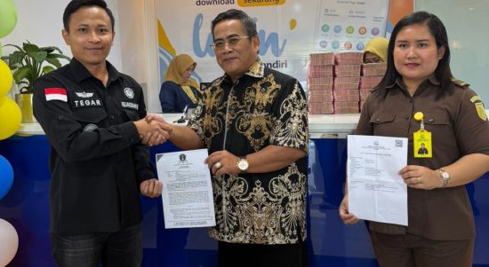 Kejari Bandar Lampung menyetorkan uang pengganti kerugian negara dalam perkara tindak pidana korupsi proyek Jalan Ir. Sutami Tahun Anggaran 2018–2019, ke kas negara. | ist