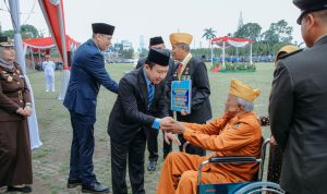 Peringatan Hari Pahlawan 2025, Pemprov Lampung Serahkan Bantuan kepada Veteran