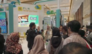 Stan pameran PLN Nusantara Power menyajikan kuis-kuis interaktif yang menarik perhatian pengunjung selama kegiatan Electricity Connect 2025 di Jakarta International Convention Center (JICC), pada 19–21 November 2025.