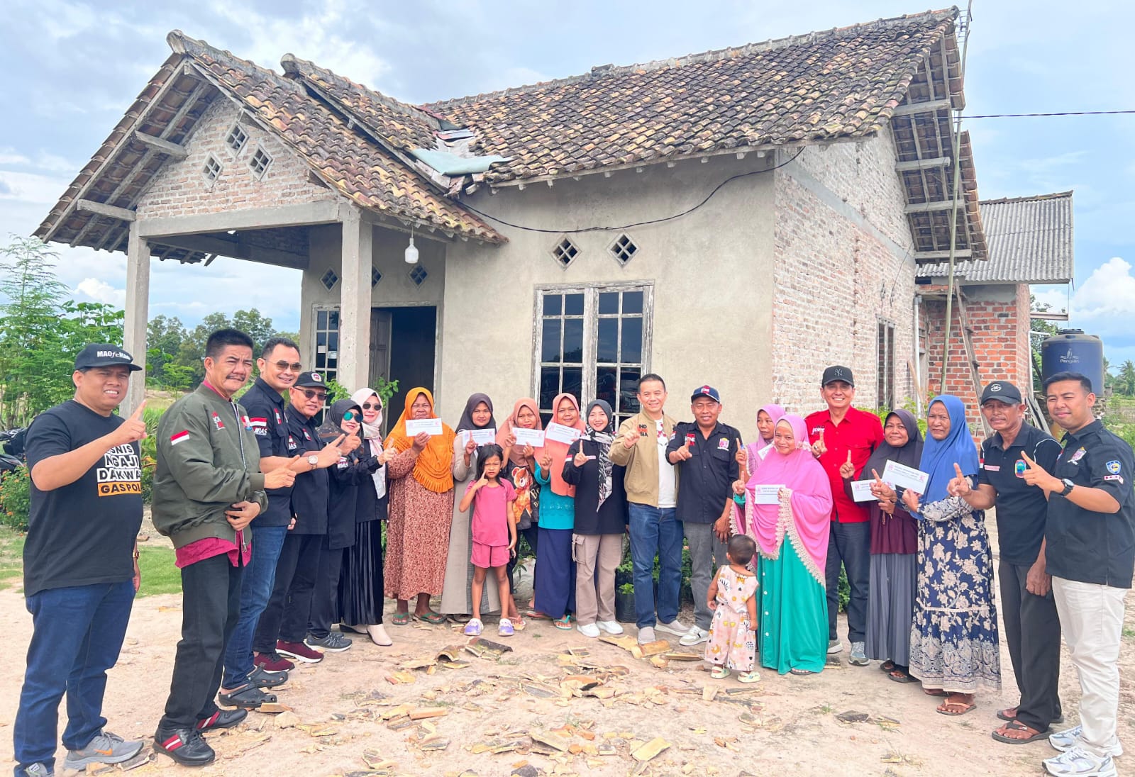 Puting Beliung Terjang Candipuro, PI-One Chapter Krakatau Gerak Cepat Salurkan Bantuan