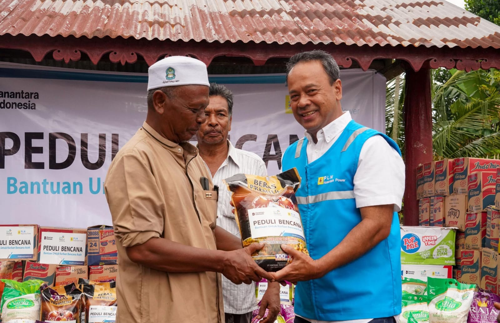 PLN NP Gerak Cepat, Kontinyu Salurkan Bantuan bagi Korban Banjir dan Longsor di Aceh