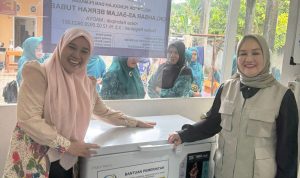 Dwita Ria Gunadi Serahkan Bantuan Chest Freezer ke Poklahsar As Salam Berkah di Tubaba