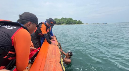 Tim SAR Gabungan Evakuasi Lima Nelayan di Perairan Pulau Segama