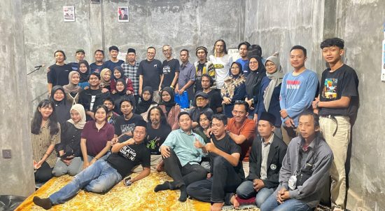 Membaca Nusantara, Amnesia: Menggugat Delusi Kejayaan Bangsa