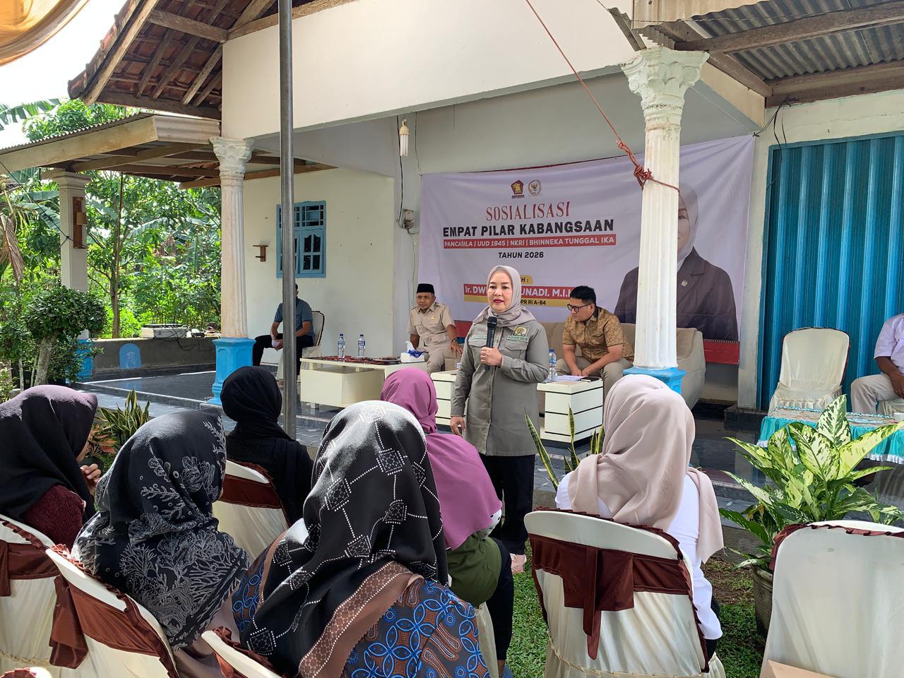 Dwita Ria Tekankan Pemerataan Ekonomi Lewat Sosialisasi 4 Pilar Kebangsaan di Lampung Timur Dwita Ria Tekankan Pemerataan Ekonomi Lewat Sosialisasi 4 Pilar Kebangsaan di Lampung Timur