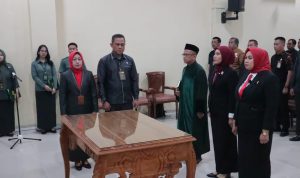 Ketua PN Tanjungkarang Lantik Panmud Pidana dan PHI, Tekankan Peningkatan Kinerja